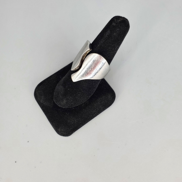 Split Stainless Steel Silvertone Ring - Picture 6 of 9